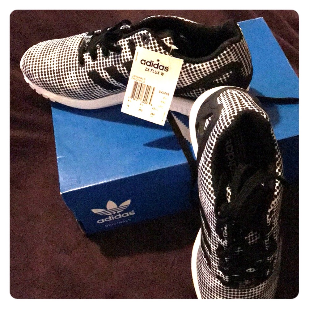 Tennis shoes (sneakers)